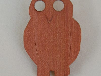 Anstecknadel Eule Holz